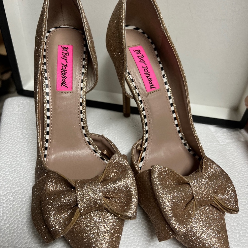 Betsy Johnson Glitter Bow Heels